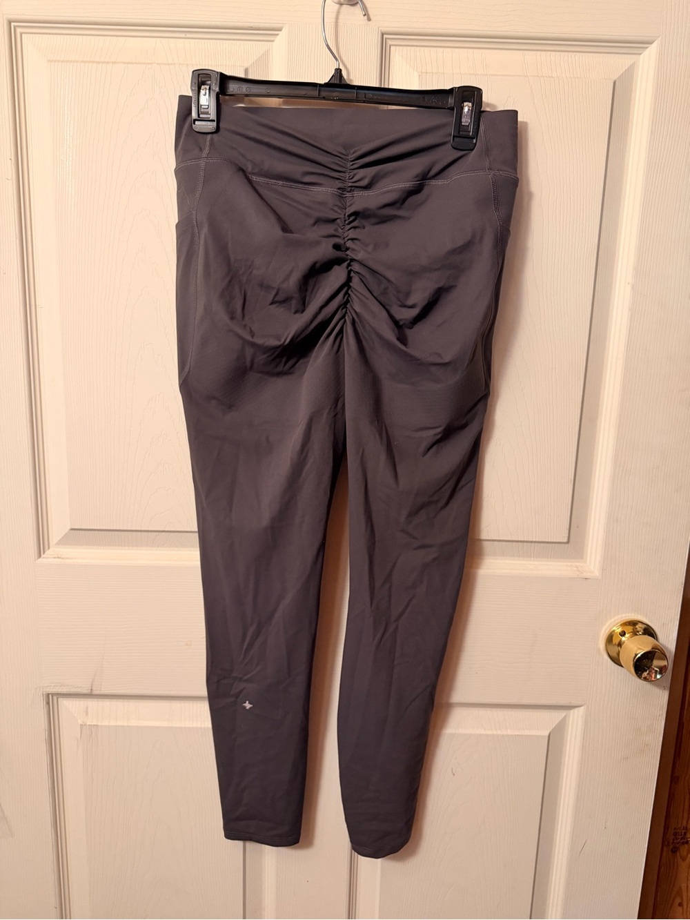 Halara grey butt cinching tummy control low back leggings - Picture 5 of 5
